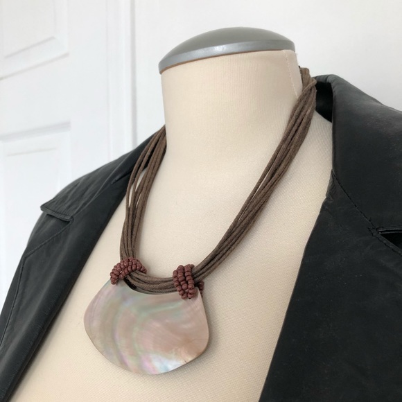 Shell statement necklace - Picture 2 of 2